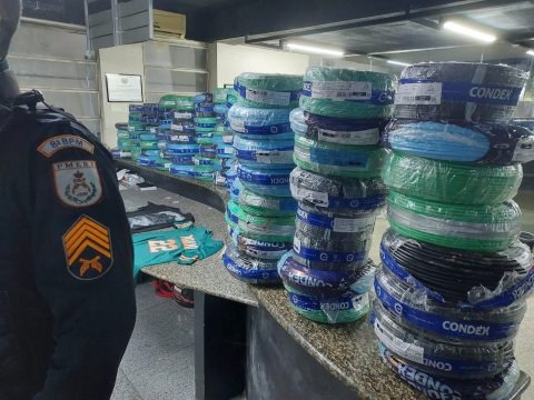 policia-recupera-mais-de-r$75-mil-em-cabos-de-cobre-furtados-de-supermercado-em-campos