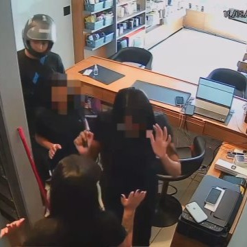 criminoso-armado-assalta-loja-de-celulares-na-pelinca