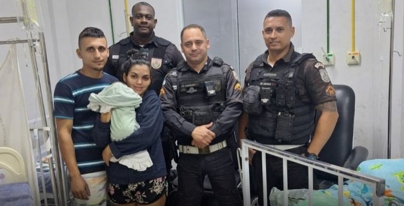 policiais-salvam-recem-nascido-apos-engasgar-em-campos