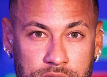 rotina-de-neymar-fora-do-santos-gera-revolta-da-torcida