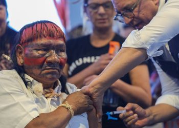 padilha-vacina-lideres-indigenas-para-mostrar-seguranca-do-imunizante