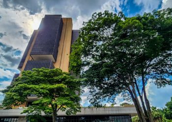 juros-medios-cobrados-pelos-bancos-chegam-a-43,7%-ao-ano-em-fevereiro