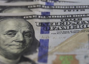 dolar-cai-para-r$-5,84-apos-suspensao-de-tarifaco-de-trump