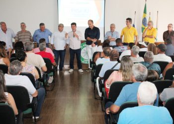 agricultores-da-regiao-se-reunem-em-campos-para-o-fortalecimento-da-avicultura
