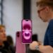 apple-fretou-6-avioes-para-levar-1,5-milhao-de-iphones-antes-de-tarifaco-–-jornal-a-voz-de-campos