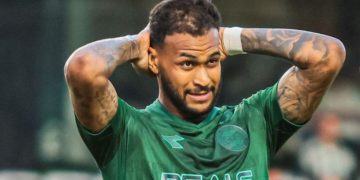 atacante-preterido-pelo-coritiba-vira-unica-opcao-e-volta-a-jogar-apos-dois-meses