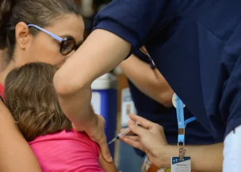 vacina-contra-gripe-e-segura-e-nao-causa-a-doenca;-saiba-mais-verdades