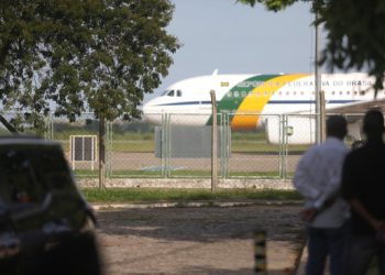 prefeito-wladimir-recebe-o-presidente-lula-no-aeroporto-bartholomeu-lizandro
