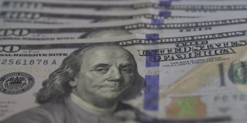dolar-chega-perto-dos-r$-5,90-com-tensoes-comerciais