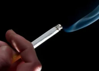 rouquidao-persistente-pode-ser-sintoma-de-cancer,-diz-especialista