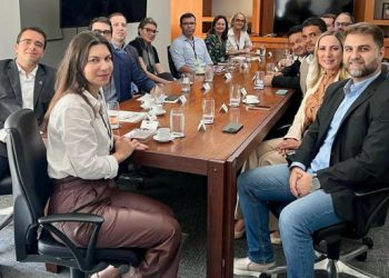 prefeito-se-reune-com-direcao-da-anp-por-enquadramento-em-retroarea-no-porto-do-acu