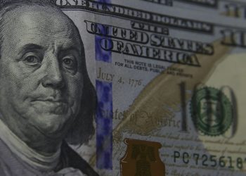 dolar-cai-para-r$-5,80-apos-trump-falar-em-acordo-com-a-china