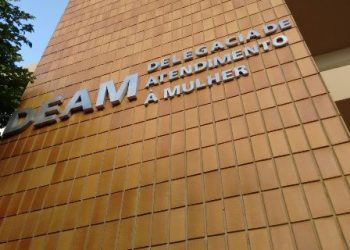 homem-e-preso-apos-agredir-namorada-de-18-anos-com-socos,-em-campos