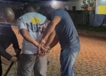 homem-e-preso-apos-tentar-assassinar-irmao-e-cunhada-com-golpes-de-facao-em-campos