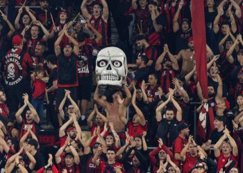 inversao-de-mando?-torcida-do-athletico-tomara-conta-das-arquibancadas-em-joinville