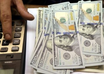 dolar-sobe-para-r$-5,67-apos-oito-quedas-consecutivas