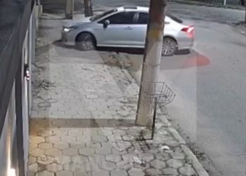 imagens-mostram-bandido-furtando-corolla-e-televisao-dentro-da-garagem-de-residencia-em-campos