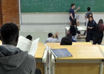 bolsistas-comecam-a-receber-pagamentos-do-pe-de-meia-licenciaturas