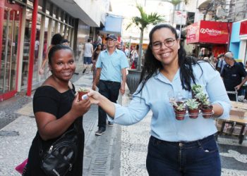 homenagem-pelo-dia-das-maes-movimenta-o-calcadao-do-centro