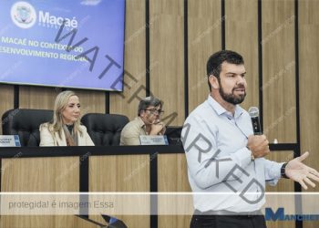 prefeito-de-macae-faz-palestra-sobre-desenvolvimento-regional-em-sao-francisco-de-itabapoana