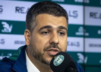 ceo-do-coritiba-avalia-elenco-e-revela-plano-para-reforcos:-“super-qualificado”