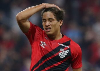 pressionado,-athletico-muda-para-visitar-o-vila-nova;-veja-as-escalacoes