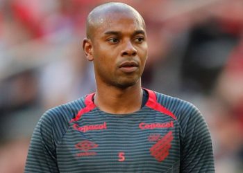 fernandinho:-futuro-incerto-apos-saida-do-athletico?
