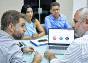prefeito-discute-parcerias-com-diretor-do-i-festival-internacional-goitaca-de-cinema