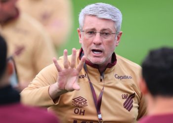 odair-hellmann-revela-como-pretende-mexer-no-athletico-para-voltar-a-serie-a