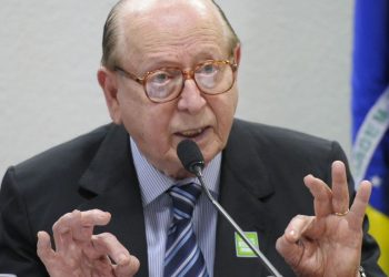 morre-no-rio,-aos-97-anos,-o-escritor-e-gramatico-evanildo-bechara