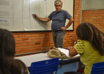 pe-de-meia:-nascidos-em-marco-e-abril-recebem-hoje-parcela-de-r$-200