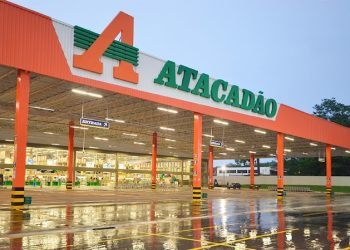 criminosos-rendem-funcionarios-e-assaltam-atacadao-em-macae-–-jornal-a-voz-de-campos