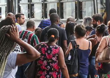 taxa-de-desemprego-fica-em-6,6%-no-trimestre-encerrado-em-abril