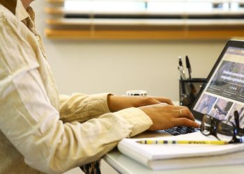 pesquisa-revela-condicoes-precarias-do-trabalho-remoto-no-mundo