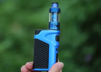 caminhos da-reportagem-mostra-aumento-do-uso-de-cigarros-eletronicos