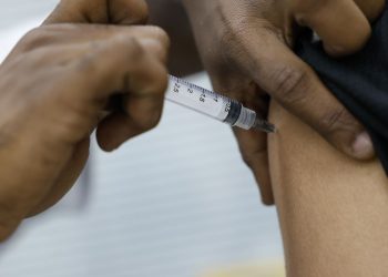 rio-alerta-para-vacinacao-contra-sindrome-respiratoria-aguda-grave