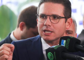 motta-diz-que-vai-levar-ao-plenario-perda-do-mandato-de-carla-zambelli