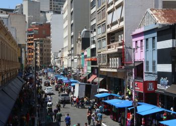 comercio-paulista-fechou-3-mil-vagas-em-marco,-diz-fecomerciosp