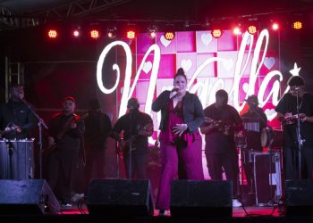 nagella-se-apresenta-na-162a-festa-de-santo-antonio,-em-guarus