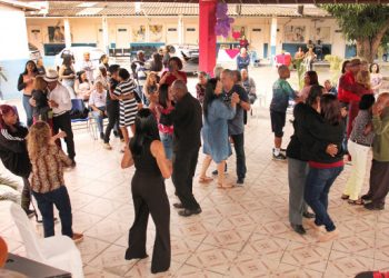 baile-do-amor-embala-os-apaixonados-no-clube-da-terceira-idade