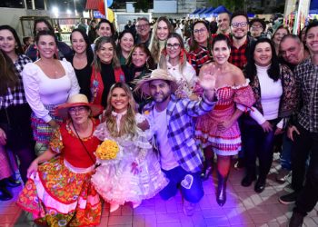 prefeito-e-primeira-dama-no-3o-arraia-horizonte-em-apoio-a-pacientes-oncologicos