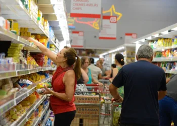 brasil-tem-saldo-positivo-de-148,9-mil-empregos-com-carteira-assinada