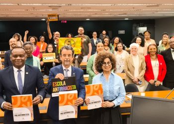 chega-ao-congresso-caderno-de-propostas-para-educacao-antirracista