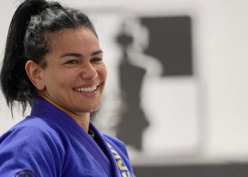campea-mundial-de-jiu-jitsu,-mayara-custodio-ja-precisou-vender-bala-no-farol