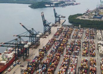ministerio-revisa-para-baixo-projecao-de-superavit-comercial