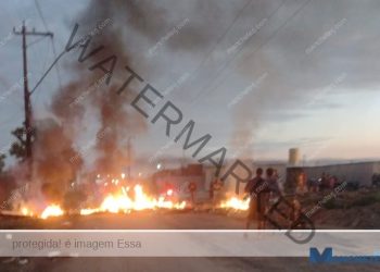 moradores-da-penha-e-vila-manhaes-protestam-contra-paralisacao-de-obras-–-jornal-a-voz-de-campos