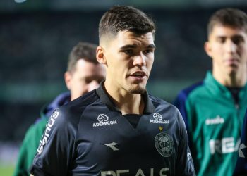 coritiba:-pedro-morisco-tem-recorde-ofuscado-por-goleada-historica