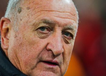 “o-vitor-roque-e-uma-incognita.-nao-aprendeu-algumas-coisas”:-frase-de-felipao-viraliza