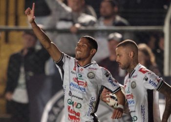 promessa-ex-coritiba,-brenno-vira-aposta-de-alex-no-operario