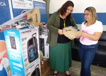 educacao-entrega-instrumentos-e-equipamentos-de-som-para-escolas-em-tempo-integral